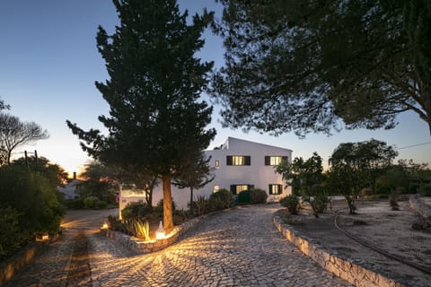 Villa Casa Tara at night