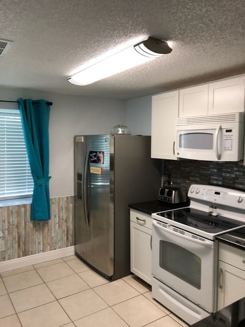 Kitchen Side by Side Refrigerator Ice Maker Flat Top Stove Built-in Microwave