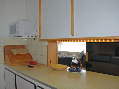 Room, Property, Furniture, Countertop, Interior Design, Building, Architecture, Desk, House, Light Fixture