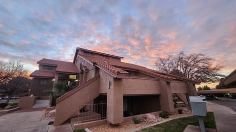 Condo faces west. This is a beautiful sunrise. Watch sunset from the balcony.