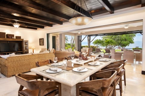 Dining room & family room overlook patio, pool and ocean.