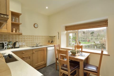 Coachmans Cottage Kitchen and Dining Area