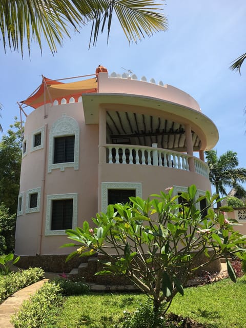 Villa Kwako Main Building- 4 Ensuite Bedrooms, Lounge and the "Sails" Terrace
