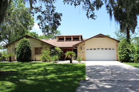 Gators Den Front View