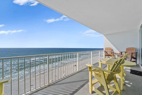 4 Lighthouse 1608 Balcony