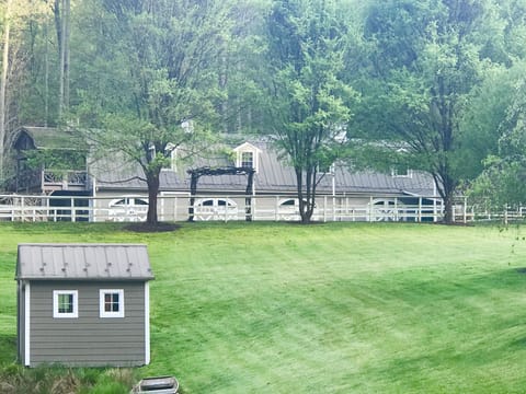 North Carolina Mountains Paradise/Hot Tub/Fireplace/Fire Pit House in Upper Hominy