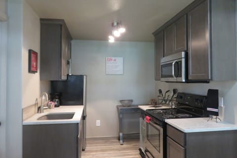 New 2nd Kitchen- Great for Large Gatherings-Corporate Retreats, Family Reunions.