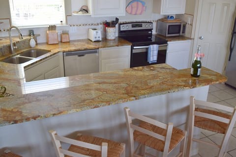 Eating bar and Kitchen