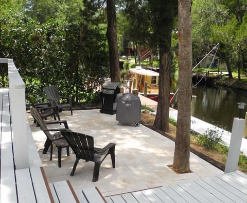 Your choice of gas or charcoal grill on the patio.