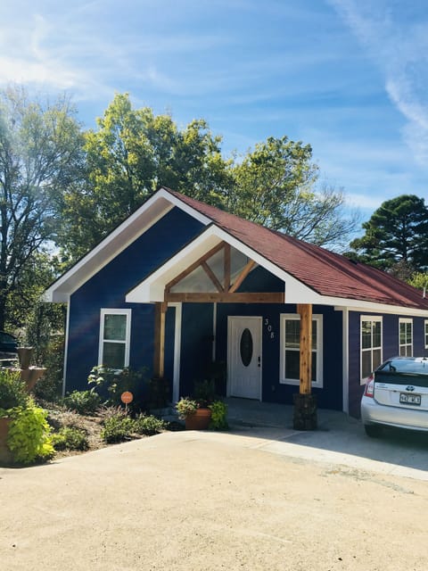 Front of the one story house!