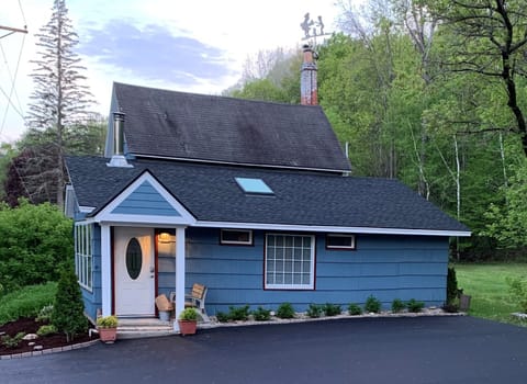 Front view of cottage and parking area,