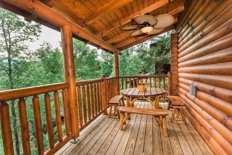 Plenty Of Deck Seating!