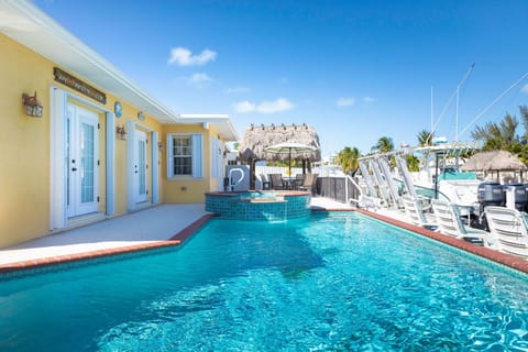 Heated Pool with Jacuzzi

