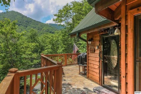 Beautiful Cabin With The Mountain Views! 