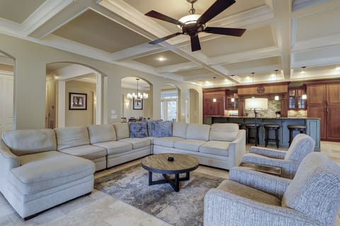 3 Cat Boat - Living Room (Main Level)