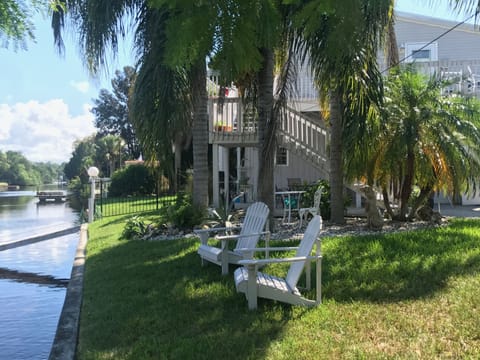 Yard ( relax, fish )(not fenced)