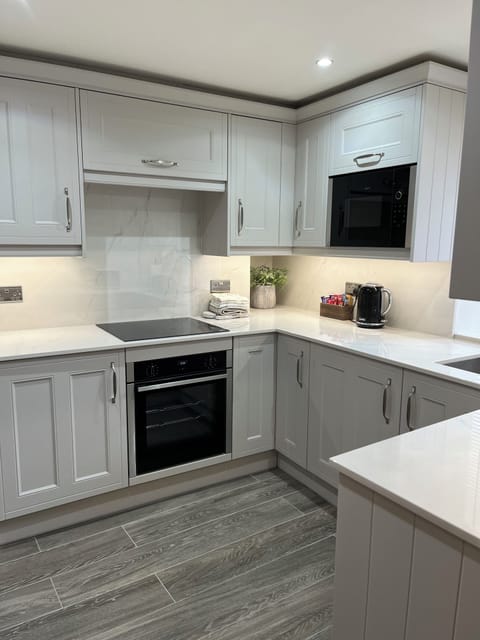 New kitchen fitted April 2025 