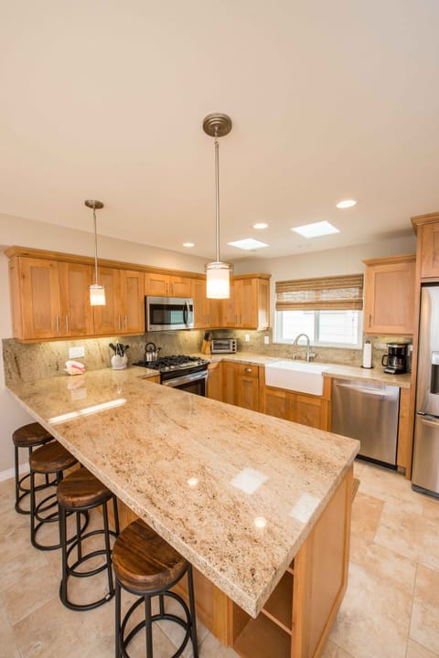 Granite counter tops with stainless steel appliances