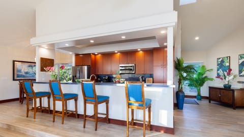 Pull up to the kitchen bar and enjoy a tropical drink!