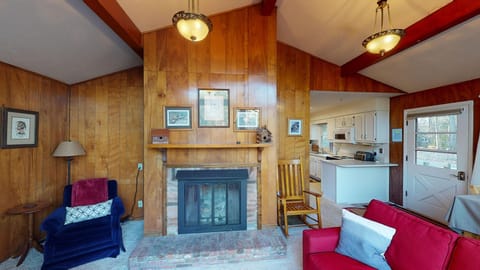 another photo of living room