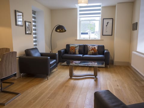 Comfortable and beautifully furnished living room.