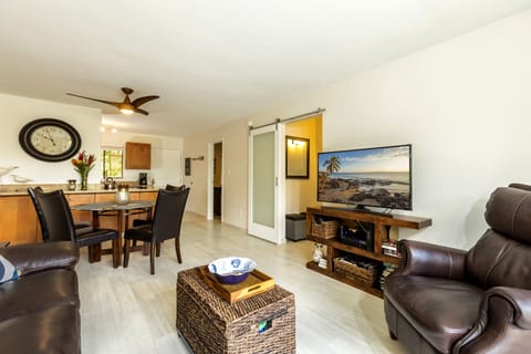 Living Room with 55" TV