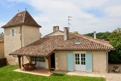 Pigeon tower, east facing patio and private lawn