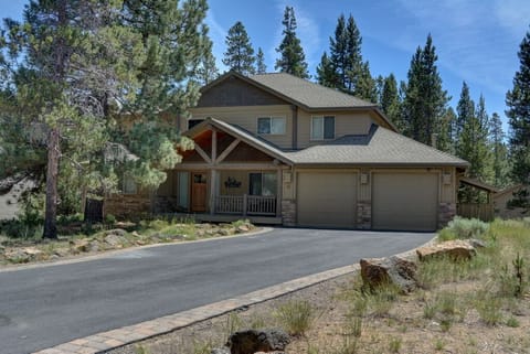 Large, luxurious home with 7 bedrooms - all with their own private bathrooms!