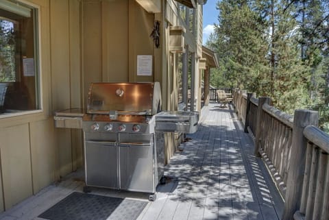 High-end all stainless Weber barbecue