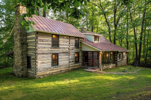 Historic restored 1870's log cabin near Charlottesville, many wineries, breweries nearby, on 400 mountain acres.  Peaceful communion with nature, friends, and family.
