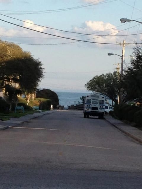 1 block from the beach/front row!