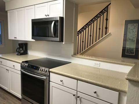 Kitchen facing entry stair