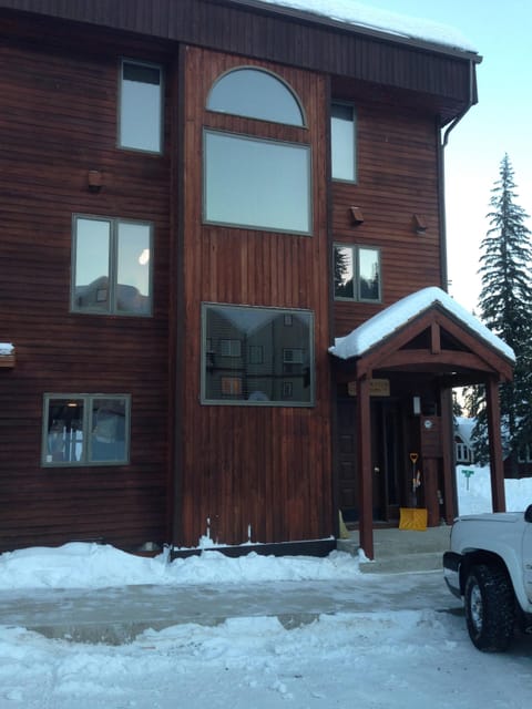 Front of BMV condo #6