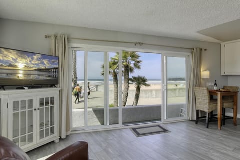 Beachfront/Oceanfront plus beach access