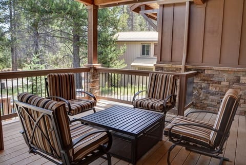 Comfortable seating for 4 on the front porch.