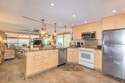 Kahana Sunset D11 - Kitchen