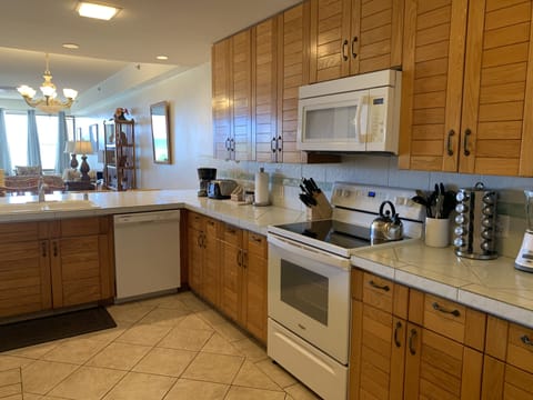 Sands of Kahana 356 Kitchen