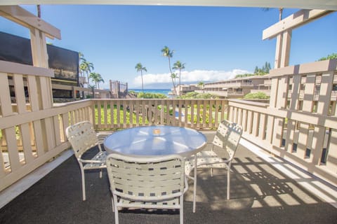 Kahana Sunset D2 - Lanai