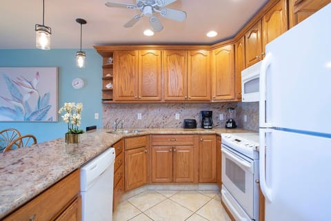 Kahana Sunset B3 -Full Kitchen