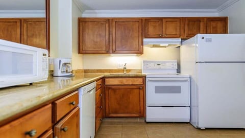 Napili Shores D127 kitchen 2