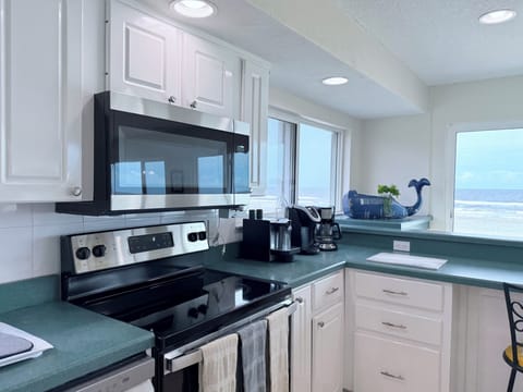 Microwave, Stove, Oven, Dishwasher, Fridge, LOTS of storage space