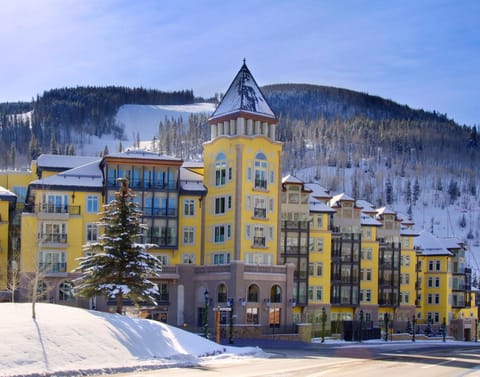 Welcome to the luxurious Ritz Carlton residences!