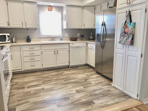 Light U-shaped kitchen ideal workspace fully stocked with all the amenities