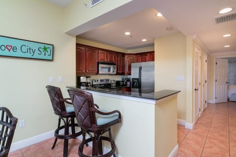 Kitchen with breakfast bar