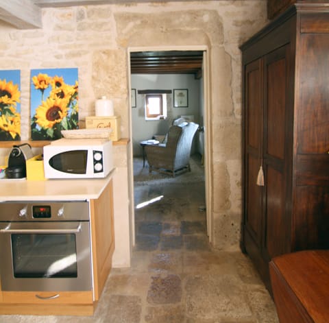 Biblioteque bedroom opens onto kitchen.