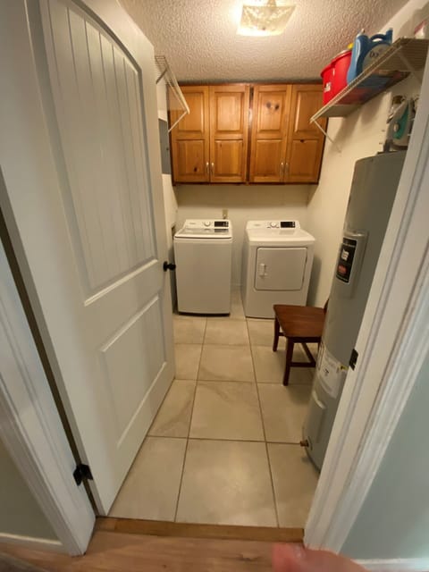 Utility room with washer/dryer.