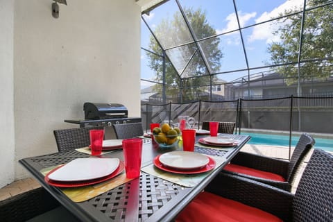 Outdoor dinning area.