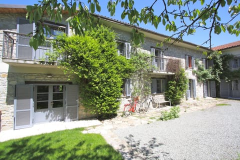 La Casa Pietra from the courtyard.