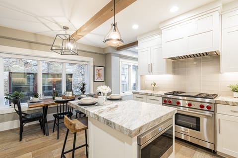 Fully Equipped Kitchen with Stainless Steel Appliances and Island Seating for 2