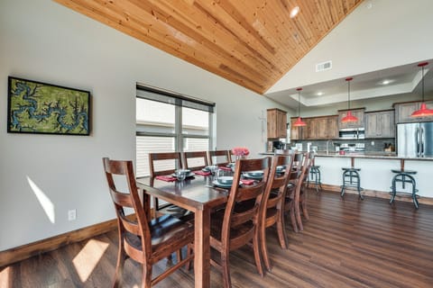 Dining Area | Dishes & Flatware Provided